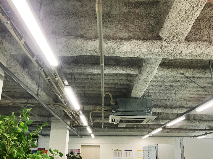 ㈱阿部建設 上越支店 事務所3階の天井①