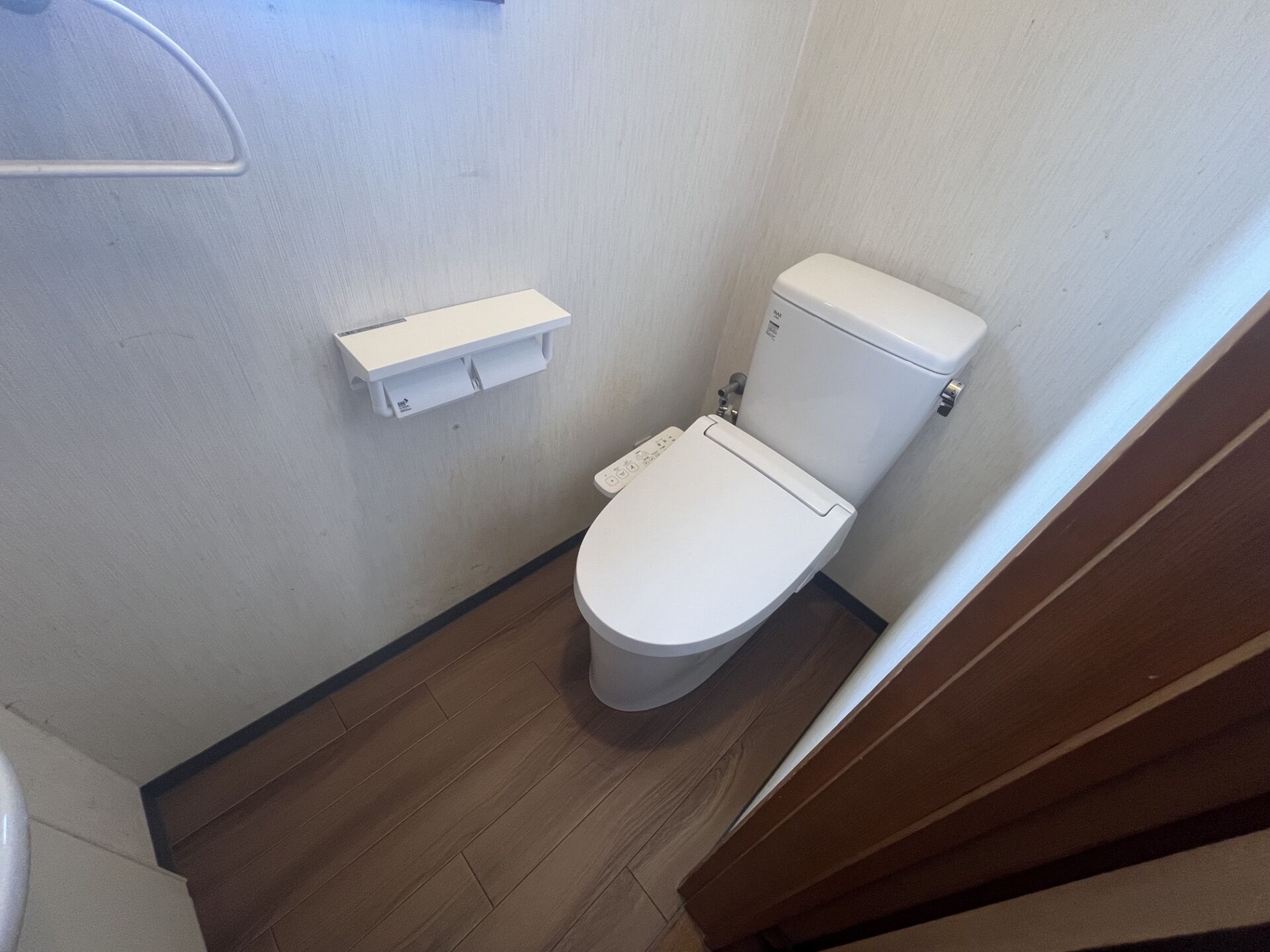 トイレ入替え後・トイレ床張替え後②